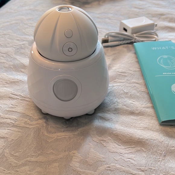 TAOCLEAN ONA Diamond Facial Brush with UV Sanitizer - Picture 3 of 6